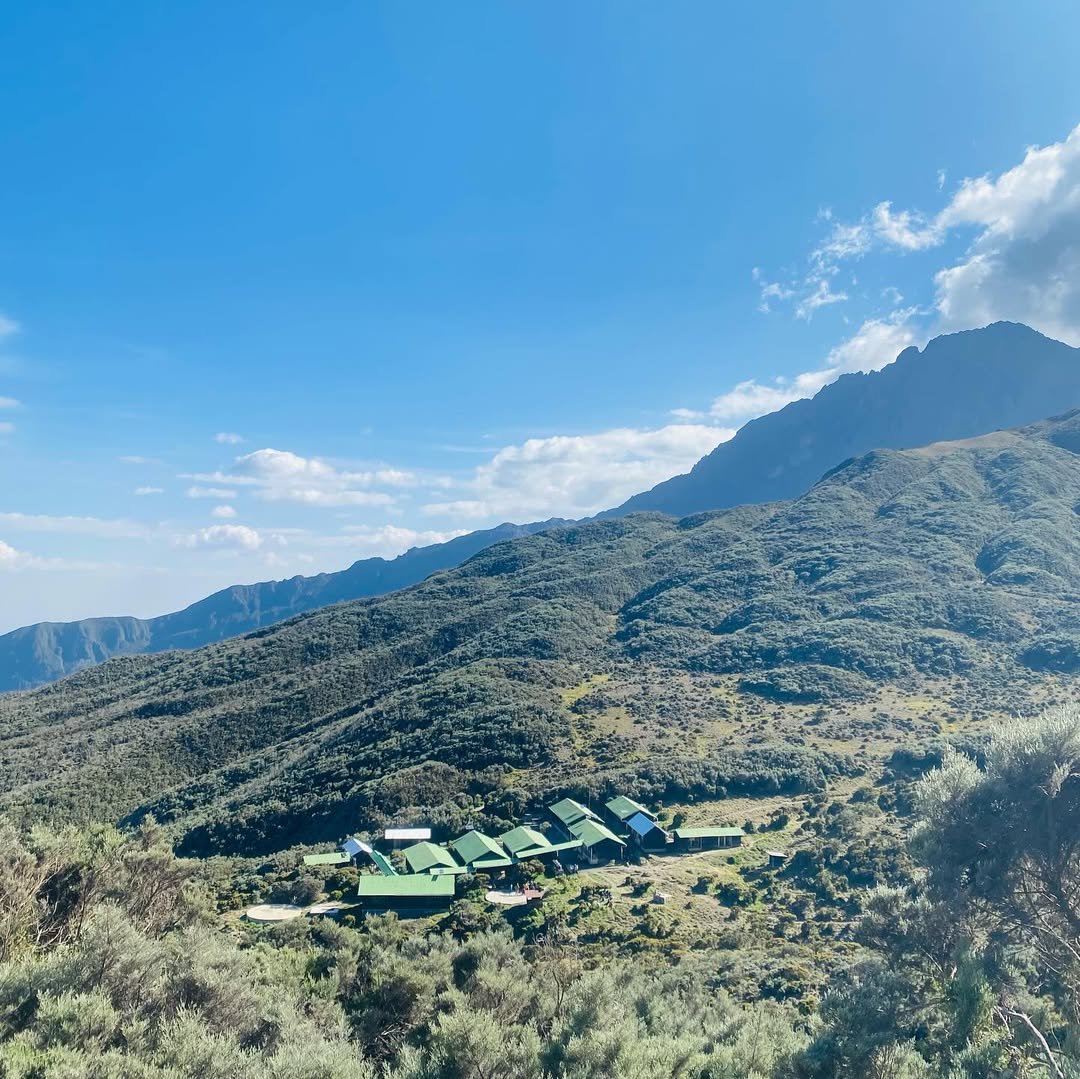 Saddle Huts – lodge accommodation in Arusha National Park, Tanzania